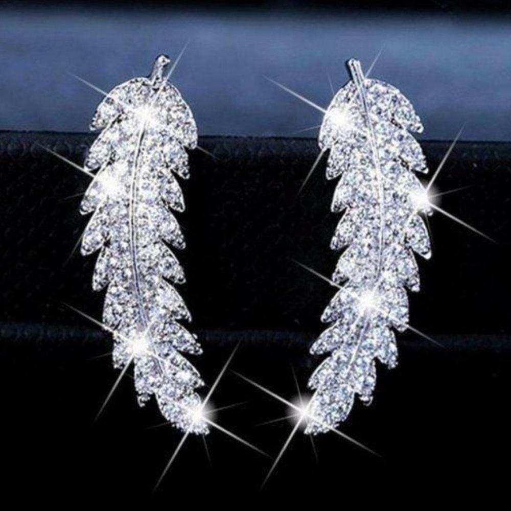 NEW 18K White Gold Diamond Marquis Leaf Earrings